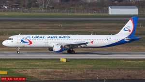 Photo of VQ-BOB - Airbus A321-211 operated by Ural Airlines