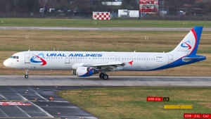 Photo of VP-BVP - Airbus A321-211 operated by Ural Airlines