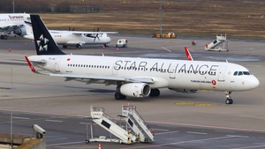 Photo of TC-JSG - Airbus A321-231 operated by Turkish Airlines