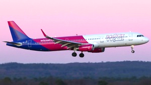 Photo of HA-LXM - Airbus A321-231 operated by Wizz Air