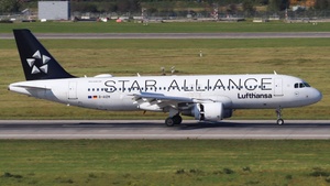Photo of D-AIZM - Airbus A320-214 operated by Lufthansa
