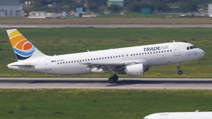 Photo of 9A-BTI - Airbus A320-214 operated by Trade Air