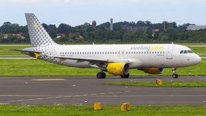 Photo of EC-KRH - Airbus A320-214 operated by Vueling