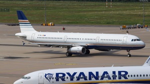 Photo of EC-NLJ - Airbus A321-231 operated by Privilege Style