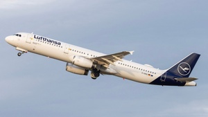 Photo of D-AIRU - Airbus A321-131 operated by Lufthansa