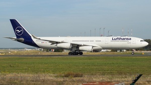 Photo of D-AIGU - Airbus A340-313 operated by Lufthansa