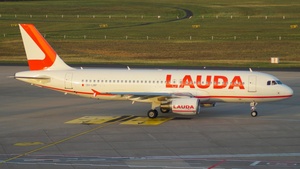 Photo of 9H-LMP - Airbus A320-214 operated by Lauda Europe