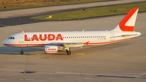 Photo of 9H-LMH - Airbus A320-214 operated by Lauda Europe