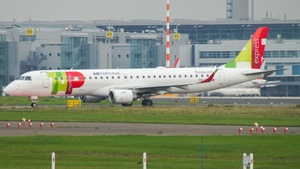 Photo of CS-TTW - Embraer ERJ-195AR operated by TAP Express (opb Portugália Airlines)