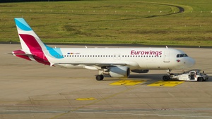 Photo of D-ABNT - Airbus A320-214 operated by Eurowings