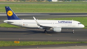 Photo of D-AIUW - Airbus A320-214 operated by Lufthansa