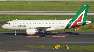 Photo of EI-IMD - Airbus A319-112 operated by Alitalia