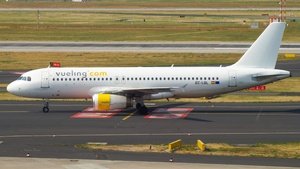 Photo of EC-LQL - Airbus A320-232 operated by Vueling