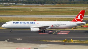 Photo of TC-JRT - Airbus A321-231 operated by Turkish Airlines