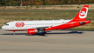 Photo of D-ASGK - Airbus A320-214 operated by Sundair