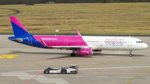 Photo of HA-LXH - Airbus A321-231 operated by Wizz Air