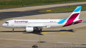 Photo of D-AEUE - Airbus A320-214 operated by Eurowings