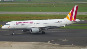 Photo of D-AIQE - Airbus A320-211 operated by Germanwings