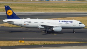 Photo of D-AIZO - Airbus A320-214 operated by Lufthansa