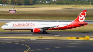 Photo of OE-LCS - Airbus A321-211 operated by Laudamotion