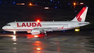 Photo of 9H-LON - Airbus A320-214 operated by Lauda Europe