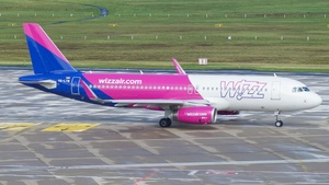 Photo of HA-LYW - Airbus A320-232 operated by Wizz Air