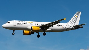 Photo of EC-LLJ - Airbus A320-214 operated by Vueling