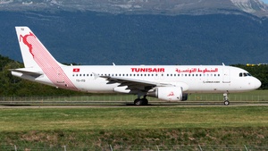 Photo of TS-ITD - Airbus A320-214 operated by Tunisair