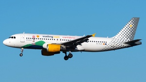 Photo of EC-KLB - Airbus A320-214 operated by Vueling