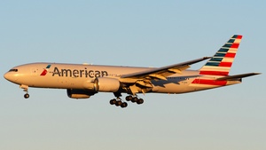 Photo of N776AN - Boeing 777-223(ER) operated by American Airlines