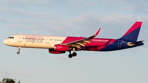 Photo of HA-LTJ - Airbus A321-231 operated by Wizz Air