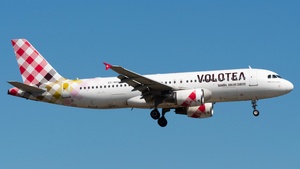 Photo of EC-NOQ - Airbus A320-216 operated by Volotea