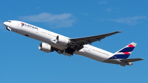 Photo of PT-MUA - Boeing 777-32W(ER) operated by LATAM Airlines Brasil