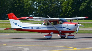 Photo of HB-TDD - Cessna 172S Skyhawk SP operated by Flugsportgruppe Zürcher Oberland