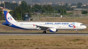 Photo of VQ-BOB - Airbus A321-211 operated by Ural Airlines