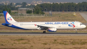 Photo of VQ-BOC - Airbus A321-231 operated by Ural Airlines