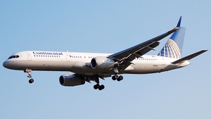 Photo of N19141 - Boeing 757-224 operated by Continental Airlines