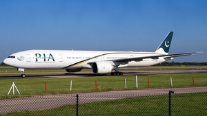 Photo of Boeing 777-340(ER) - Manchester
