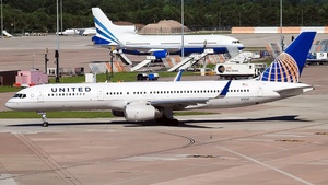 Photo of N19141 - Boeing 757-224 operated by United Airlines
