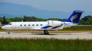 Photo of A6-RJA - Gulfstream GIV-SP (G300) operated by Royal Jet