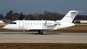 Photo of N635XJ - Bombardier Challenger 605 operated by XOJet