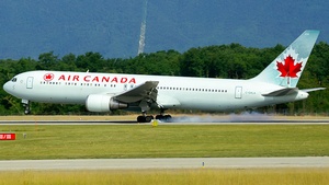Photo of C-GHLA - Boeing 767-35H(ER) operated by Air Canada