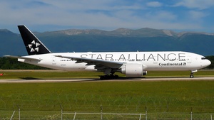 Photo of N76021 - Boeing 777-224(ER) operated by United Airlines