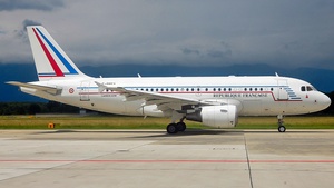 Photo of F-RBFA - Airbus A319-115(CJ) operated by Government of France