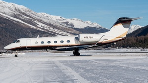 Photo with serial 4131 - Gulfstream GIV-X (G450)