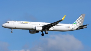 Photo of EC-NLX - Airbus A321-211 operated by Vueling