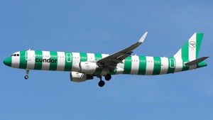 Photo of D-AIAC - Airbus A321-211 operated by Condor