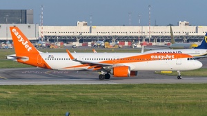 Photo of OE-IUB - Airbus A321-251NX operated by easyJet Europe