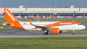 Photo of OE-LSQ - Airbus A320-251N operated by easyJet Europe