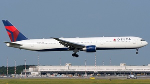 Photo of N825MH - Boeing 767-432(ER) operated by Delta Air Lines
